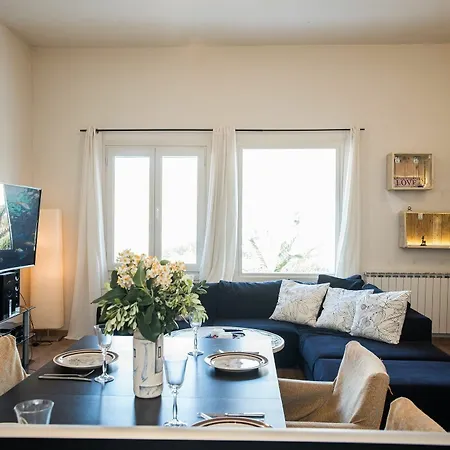 Apartamento Ftelia Di Mare Beachfront *